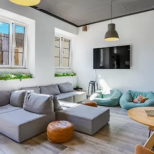 Hostellicious Фару
